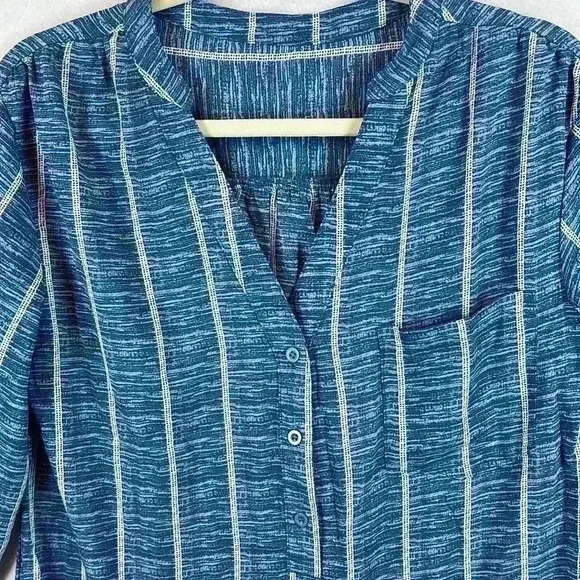 Women's Striped Blouse Size Medium Blue and White Long Sleeve V Neck 1/4 Button - Picture 3 of 8